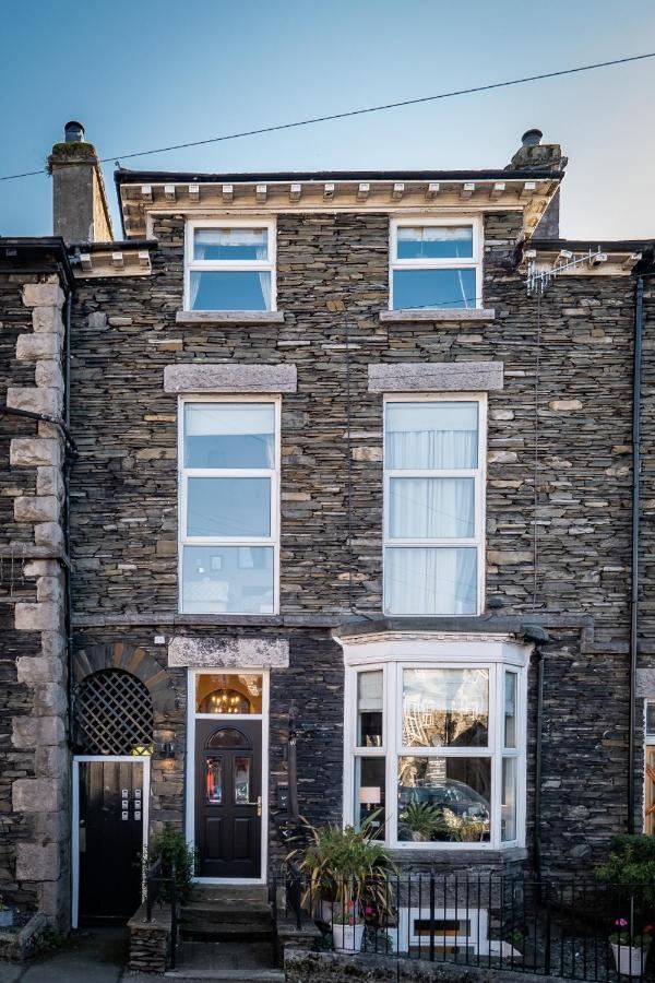 Three-storey stone facade of Lingmoor with the Lingmoor sign