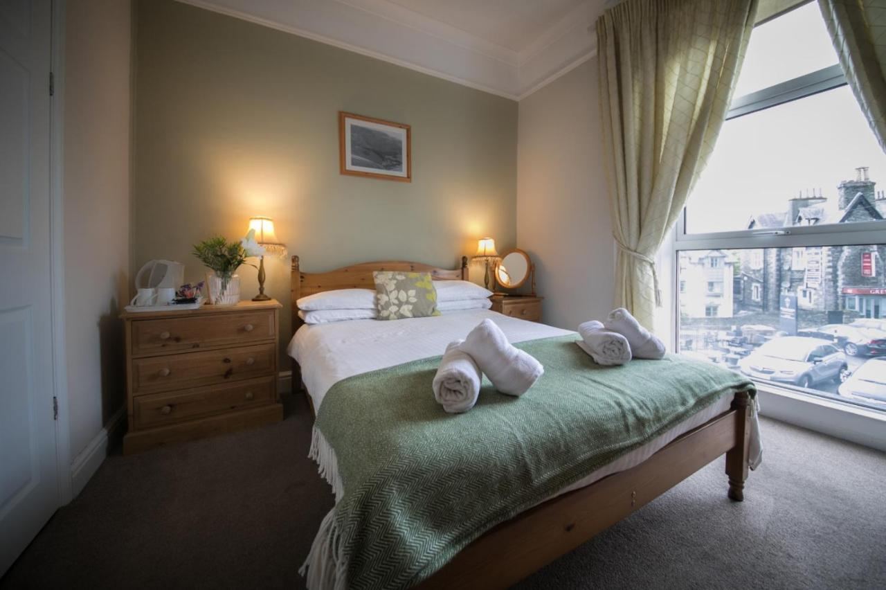 Double room with bay window overlooking High Street, green throw, bedside lamp